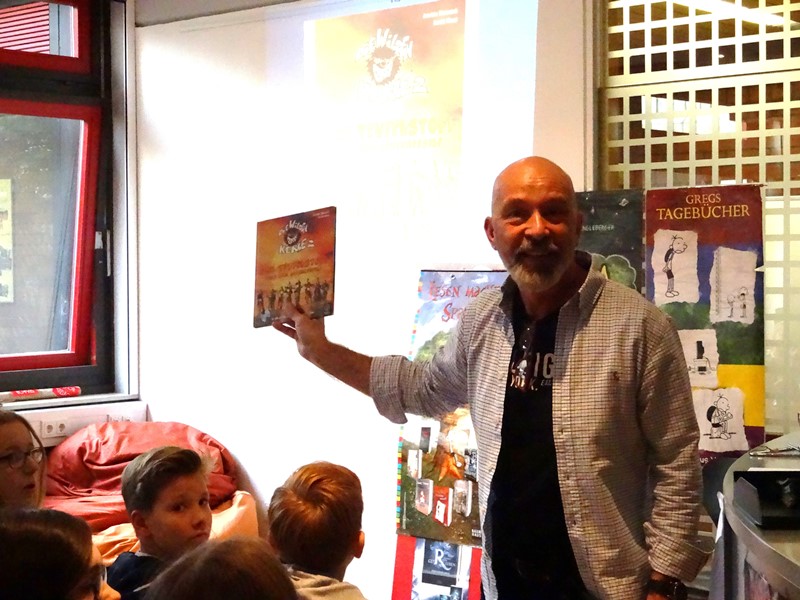 Es gibt für jeden das richtige Buch – Autorenlesung mit Harald Kiesel am Emsland-Gymnasium
