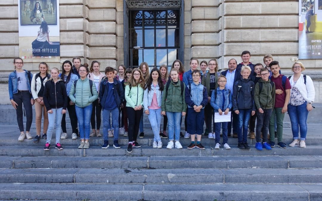 15 Schülerinnen und Schüler der Klassen 7-9 in Watten, Frankreich
