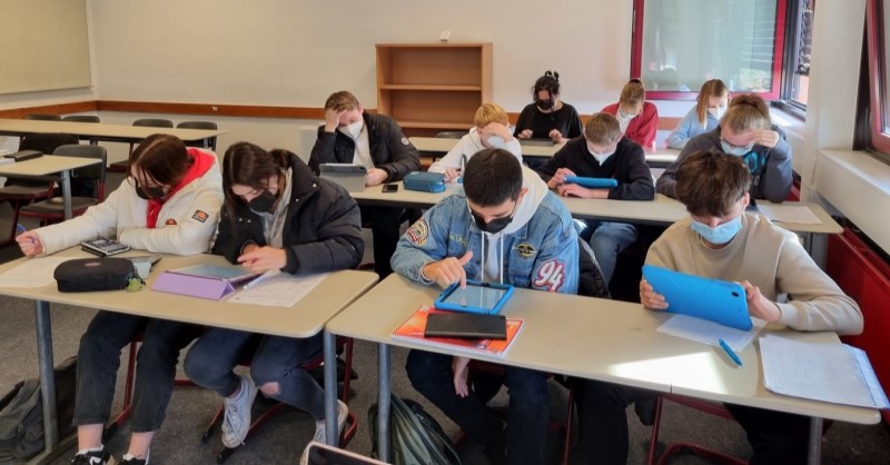 KomNetMath: Lernende des Emsland-Gymnasiums prüfen Vorteile des digitalen Lernens im Unterricht