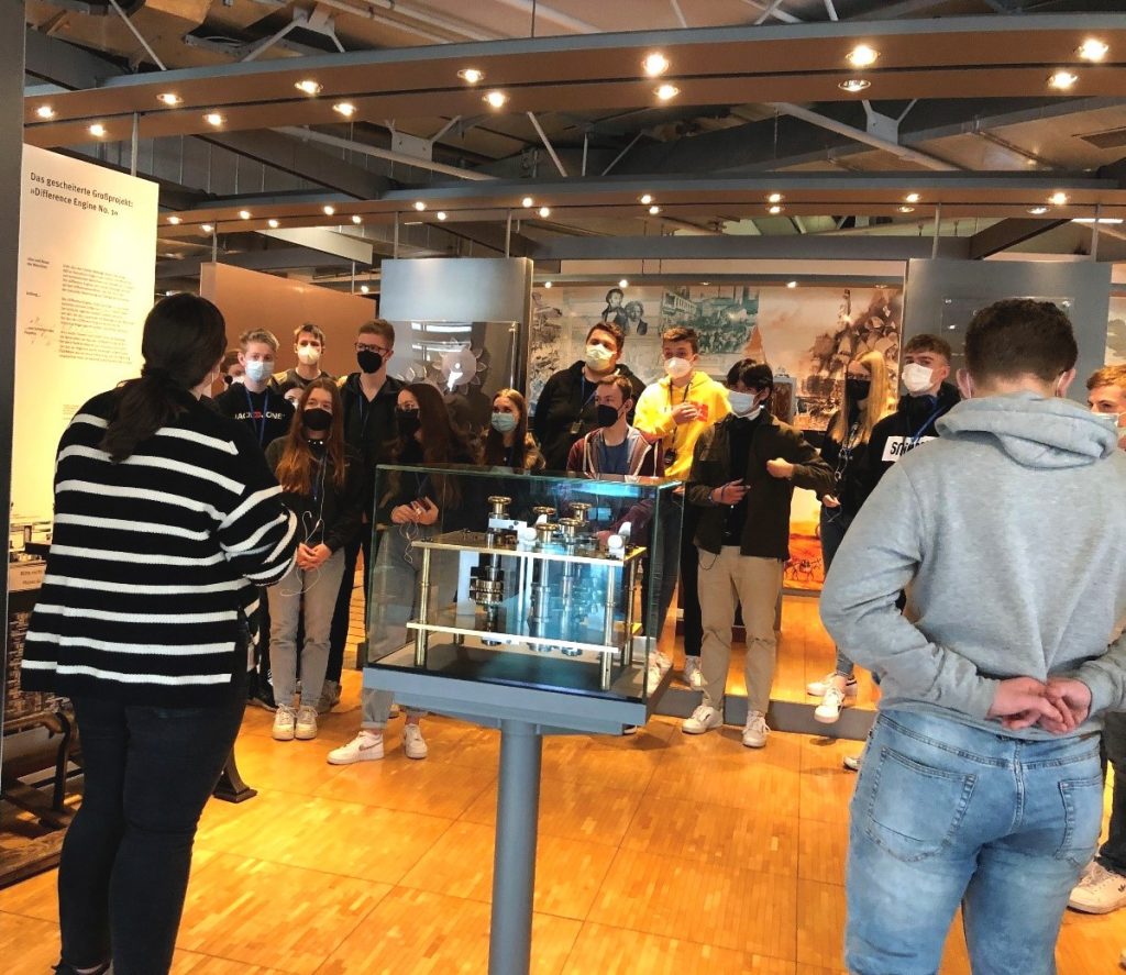 Auf den Spuren der Informatik – Emsland-SchülerInnen besuchen das Computer-Museum in Paderborn