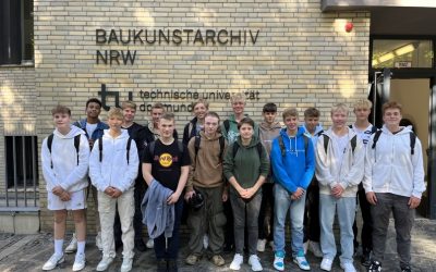 Jungingenieure des Emsland-Gymnasiums besuchen Ausstellungseröffnung im Baukunstarchiv Dortmund
