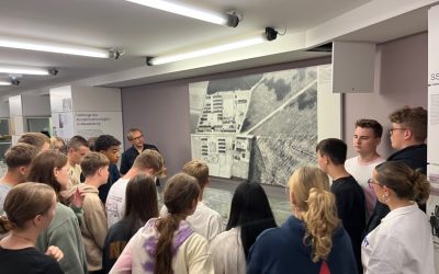 Lernen an historischen Orten – Der Jahrgang 10 des Emsland-Gymnasiums erkundet die Wewelsburg bei Paderborn