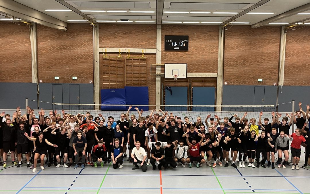 Spiel, Satz und Sieg! „Blockwürstchen“ besiegt „Lehrerteam“ beim Volleyballturnier am Emsland-Gymnasium nur knapp