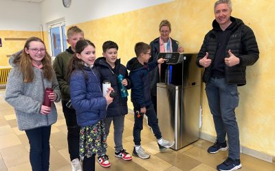 Neuer Wasserspender am Emsland-Gymnasium sorgt für Erleichterung bei Schülerinnen und Schülern