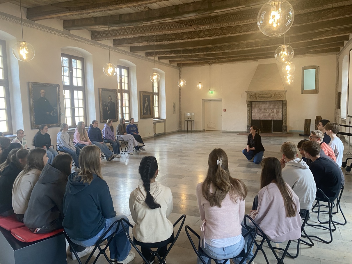Sammelfieber – Exkursion der 8a zum Falkenhof Museum Rheine