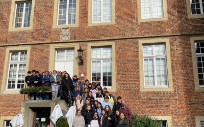 Gruselspaß auf der Burg – Kreative Exkursion zweier achter Klassen des Emsland-Gymnasiums zur Burg Hülshoff bei Münster