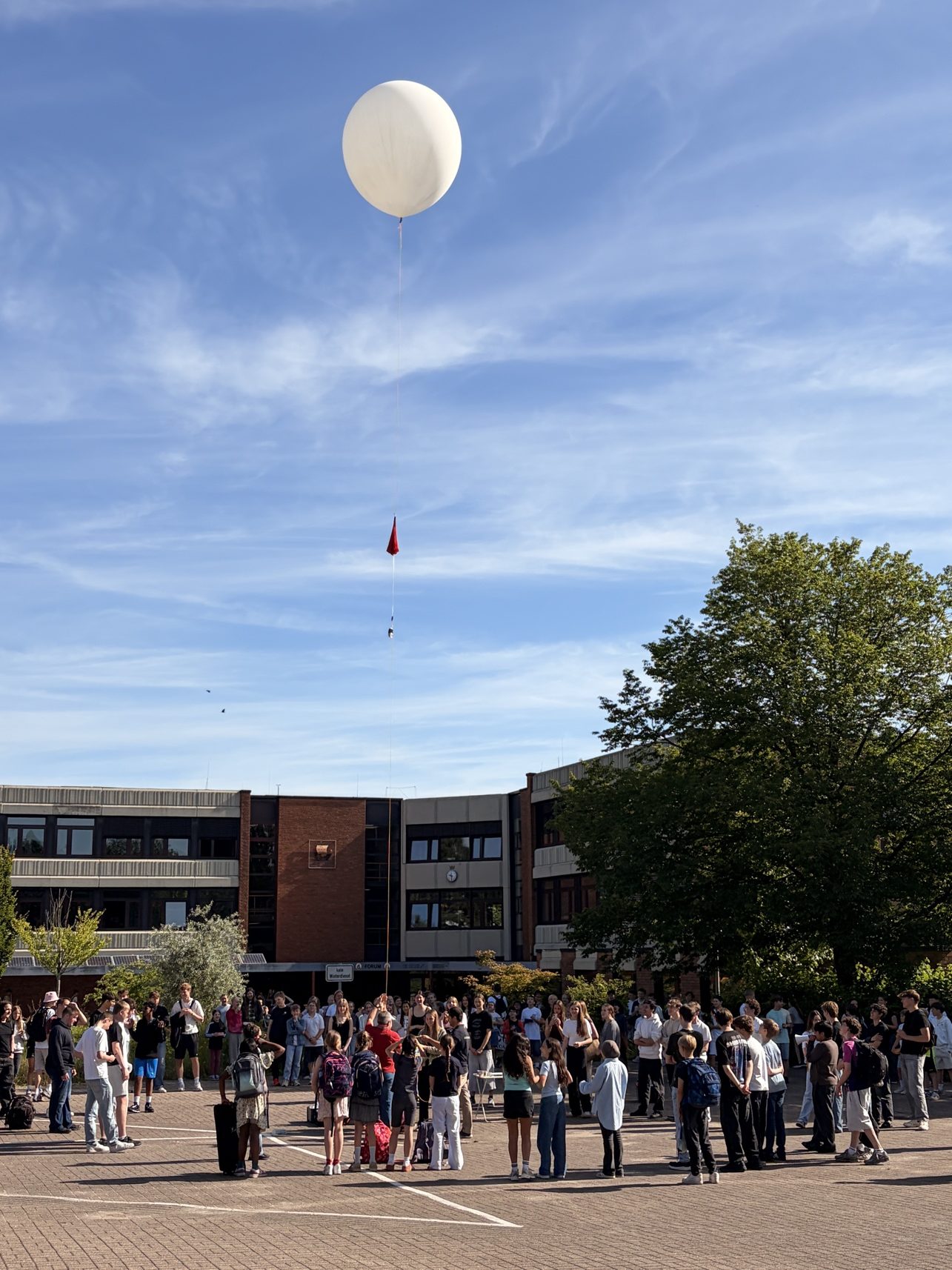 Physikprojekt „Am Rande des Weltalls“ –Emsland-Gymnasium führt Experimente in über 30 Kilometer Höhe durch